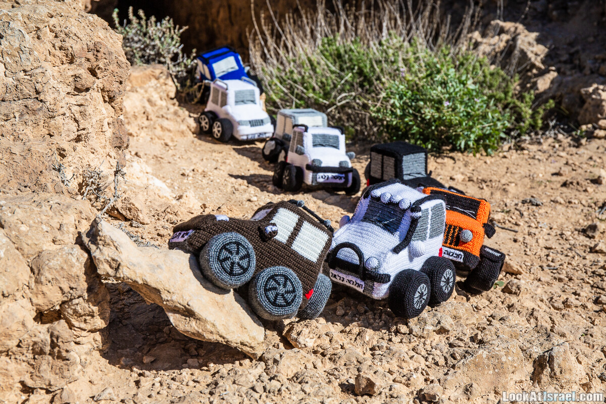 Игрушечные вязаные внедорожники | LookAtIsrael.com - Фото путешествия по Израилю