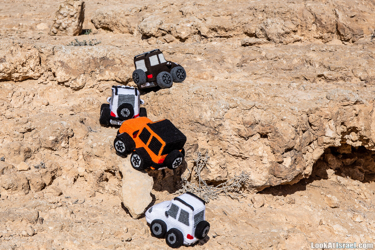 Игрушечные вязаные внедорожники | LookAtIsrael.com - Фото путешествия по Израилю