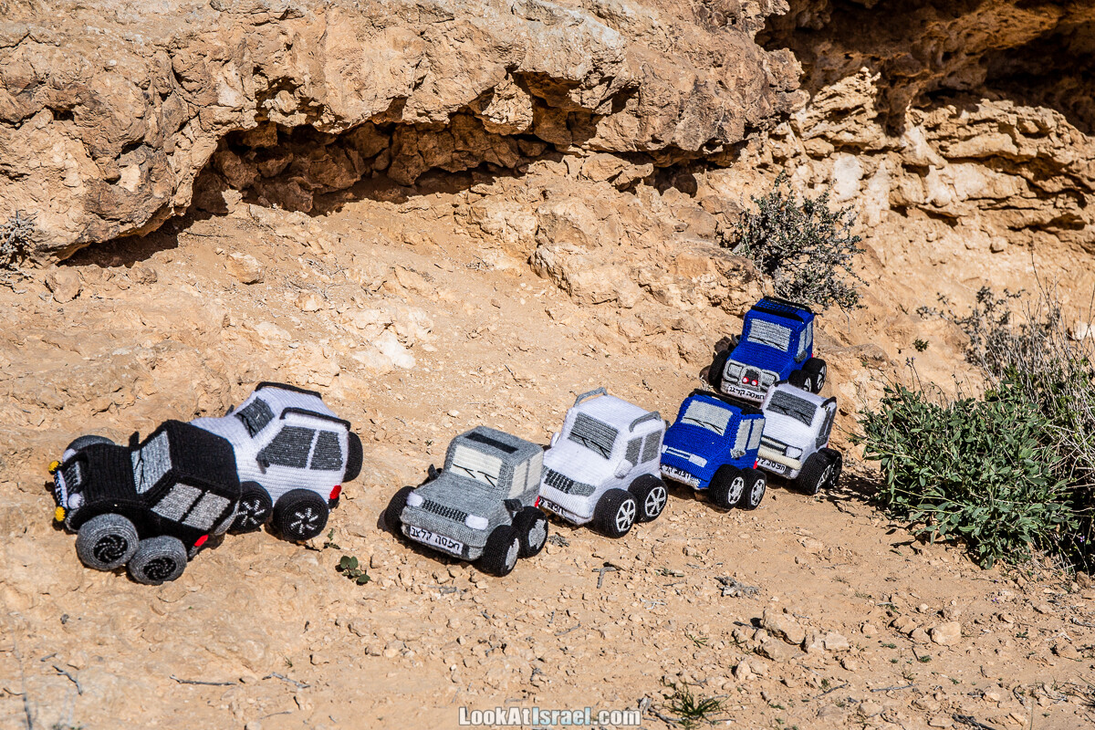Игрушечные вязаные внедорожники | LookAtIsrael.com - Фото путешествия по Израилю