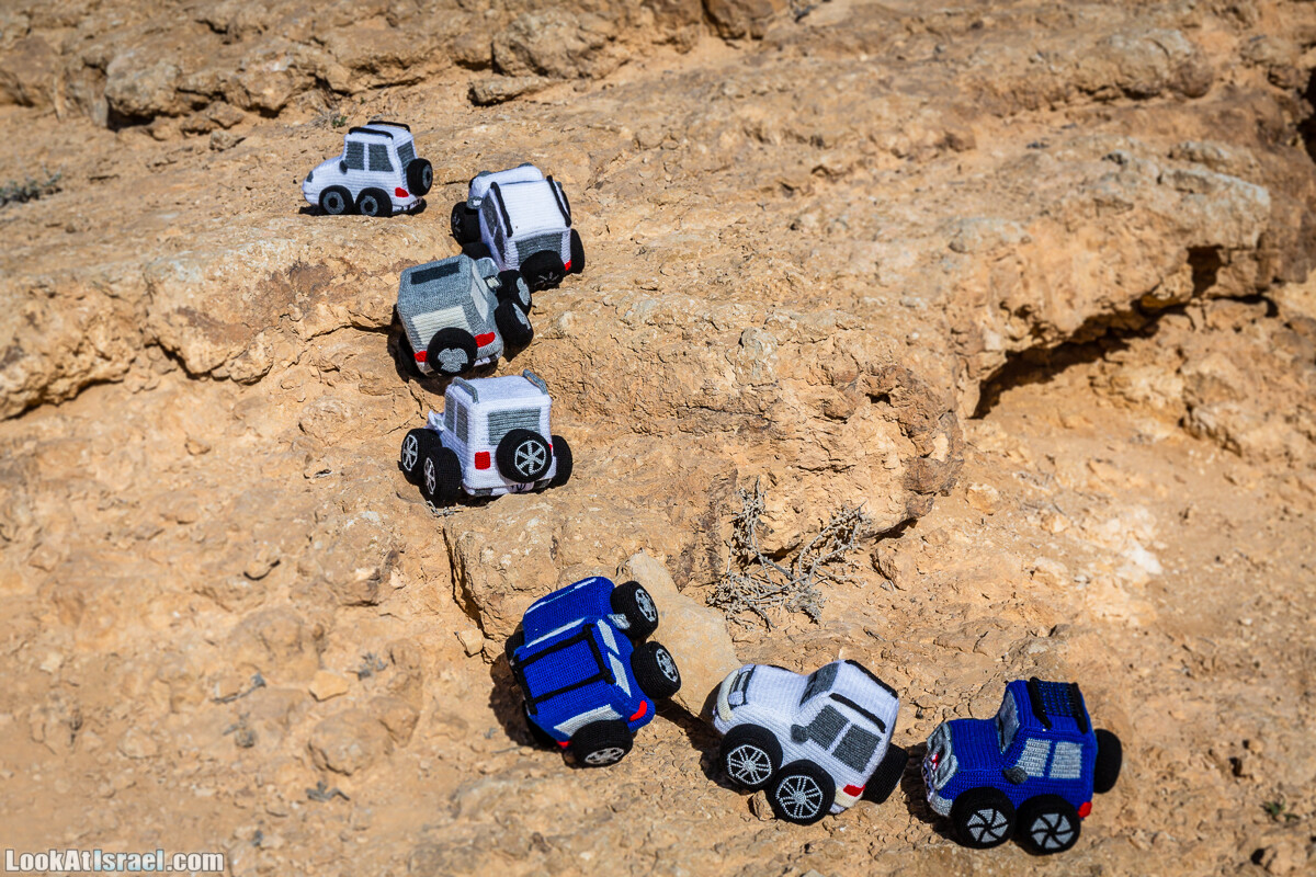 Игрушечные вязаные внедорожники | LookAtIsrael.com - Фото путешествия по Израилю