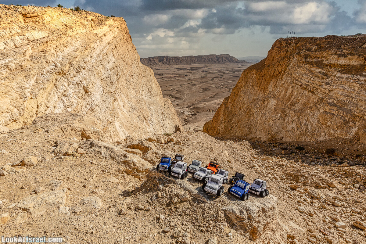 Игрушечные вязаные внедорожники | LookAtIsrael.com - Фото путешествия по Израилю