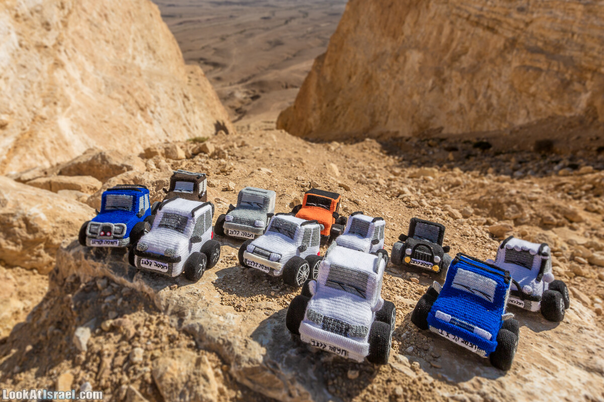 Игрушечные вязаные внедорожники | LookAtIsrael.com - Фото путешествия по Израилю