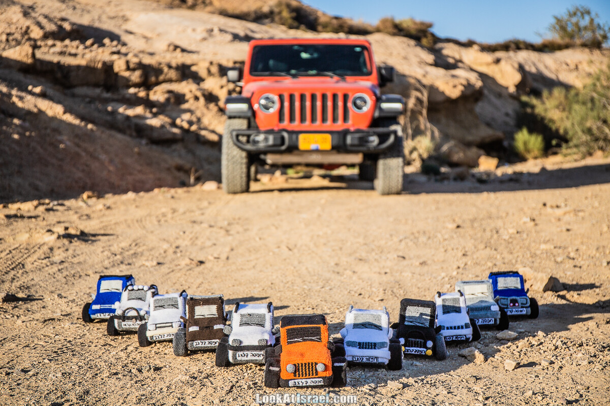 Игрушечные вязаные внедорожники | LookAtIsrael.com - Фото путешествия по Израилю