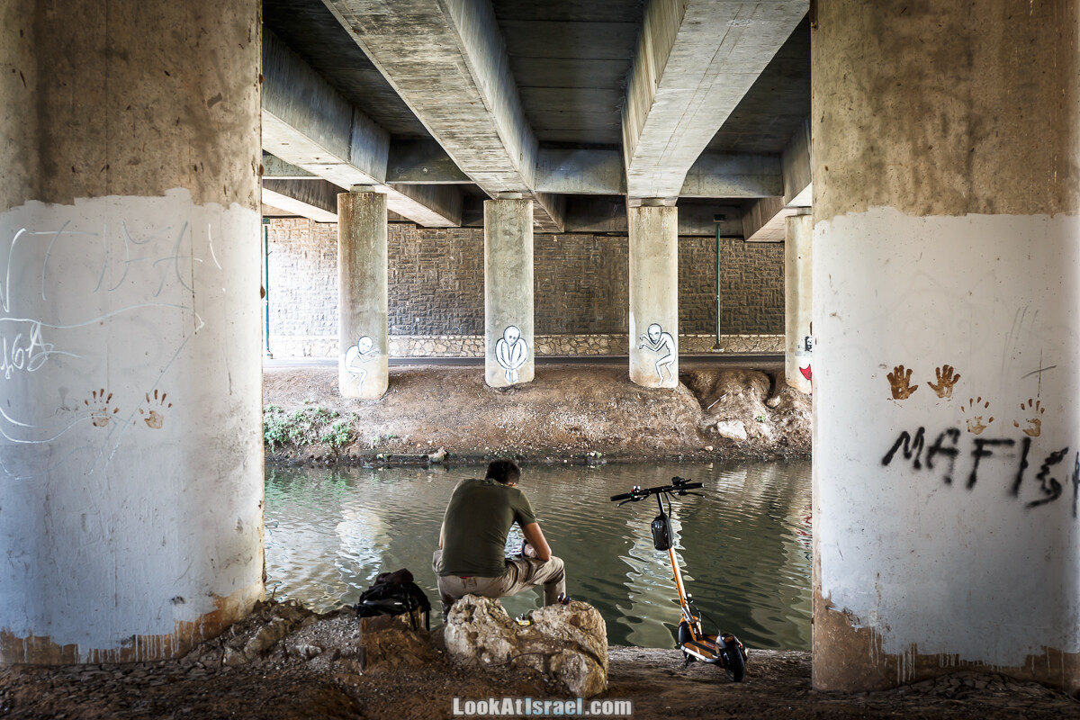 Граффити Тель-Авива под мостом | LookAtIsrael.com - Фото путешествия по Израилю