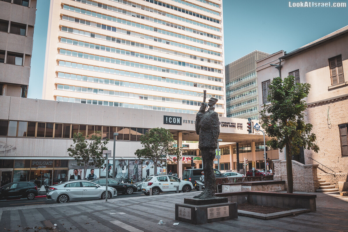 Монумент «Дань капитану Дрейфусу» в Тель-Авиве | LookAtIsrael.com - Фото путешествия по Израилю