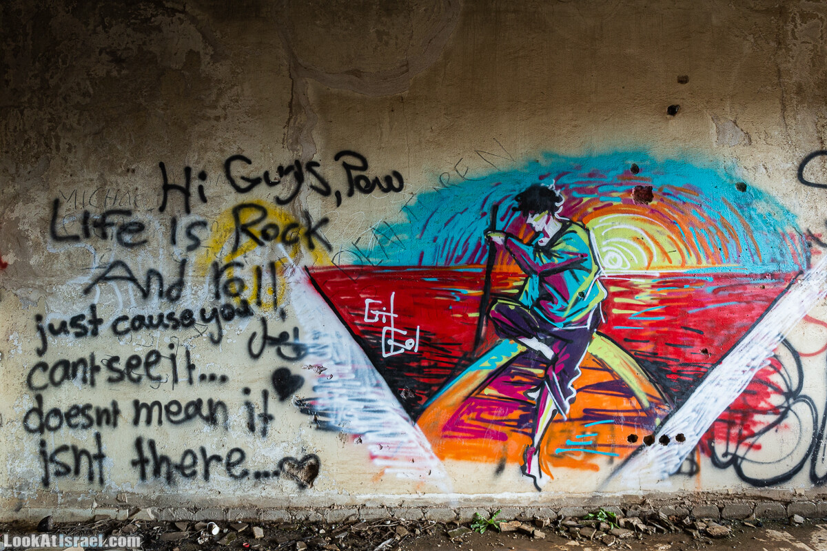 Граффити в заброшенном здании