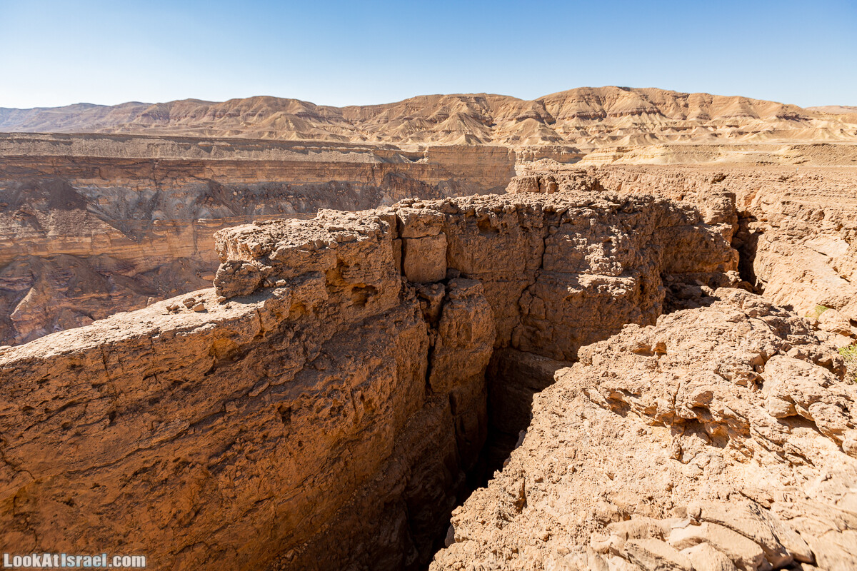 Разломы и трещины ручья Нахаль Этек | סדקים בנחל עתק | LookAtIsrael.com - Фото путешествия по Израилю