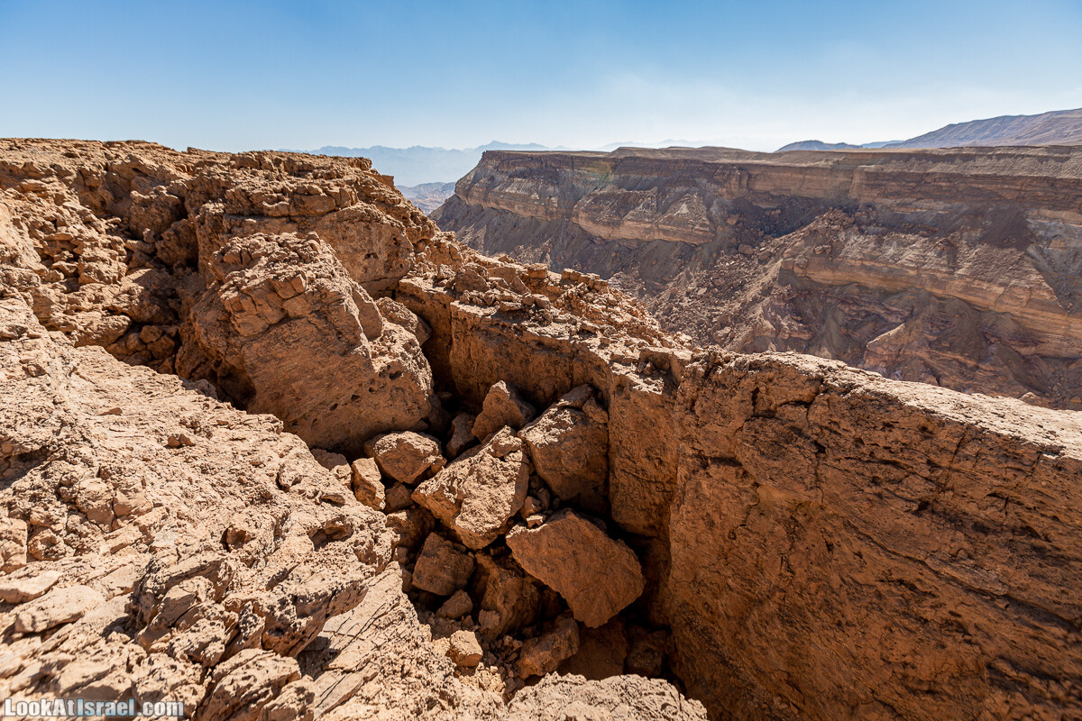 Разломы и трещины ручья Нахаль Этек | סדקים בנחל עתק | LookAtIsrael.com - Фото путешествия по Израилю