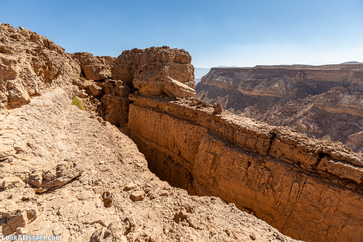 Разломы и трещины ручья Нахаль Этек | סדקים בנחל עתק | LookAtIsrael.com - Фото путешествия по Израилю