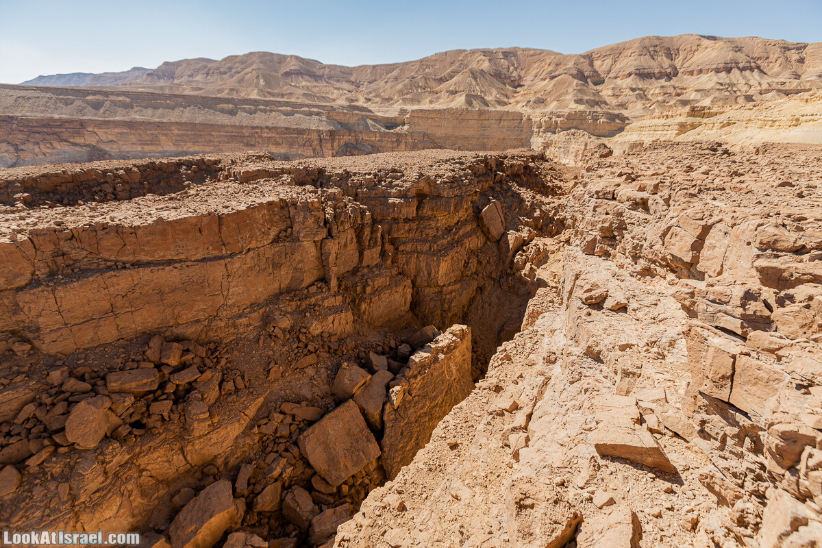 Разломы и трещины ручья Нахаль Этек | סדקים בנחל עתק | LookAtIsrael.com - Фото путешествия по Израилю