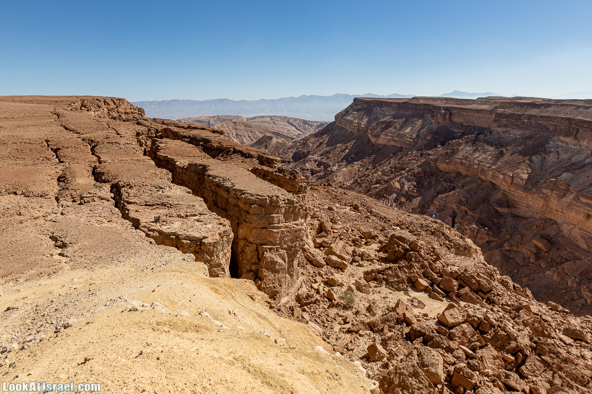 Разломы и трещины ручья Нахаль Этек | סדקים בנחל עתק | LookAtIsrael.com - Фото путешествия по Израилю