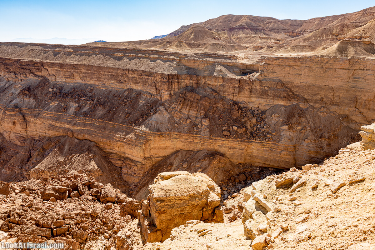 Разломы и трещины ручья Нахаль Этек | סדקים בנחל עתק | LookAtIsrael.com - Фото путешествия по Израилю