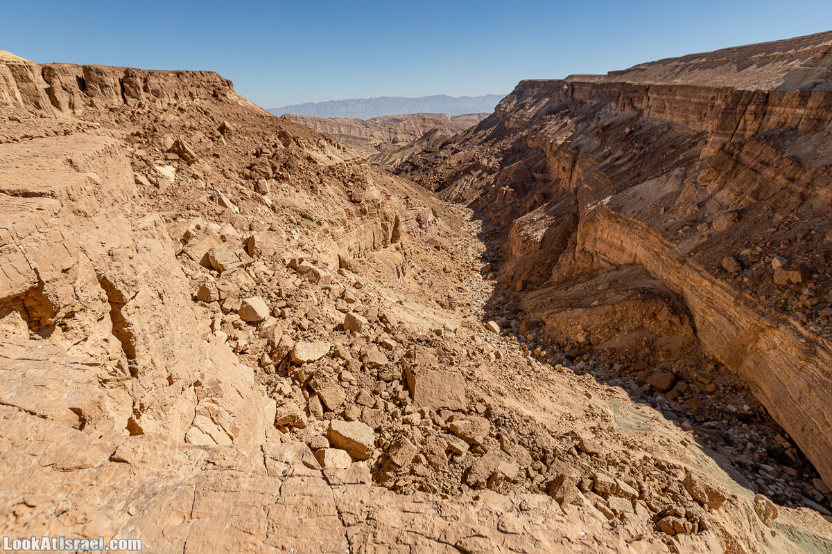 Разломы и трещины ручья Нахаль Этек | סדקים בנחל עתק | LookAtIsrael.com - Фото путешествия по Израилю
