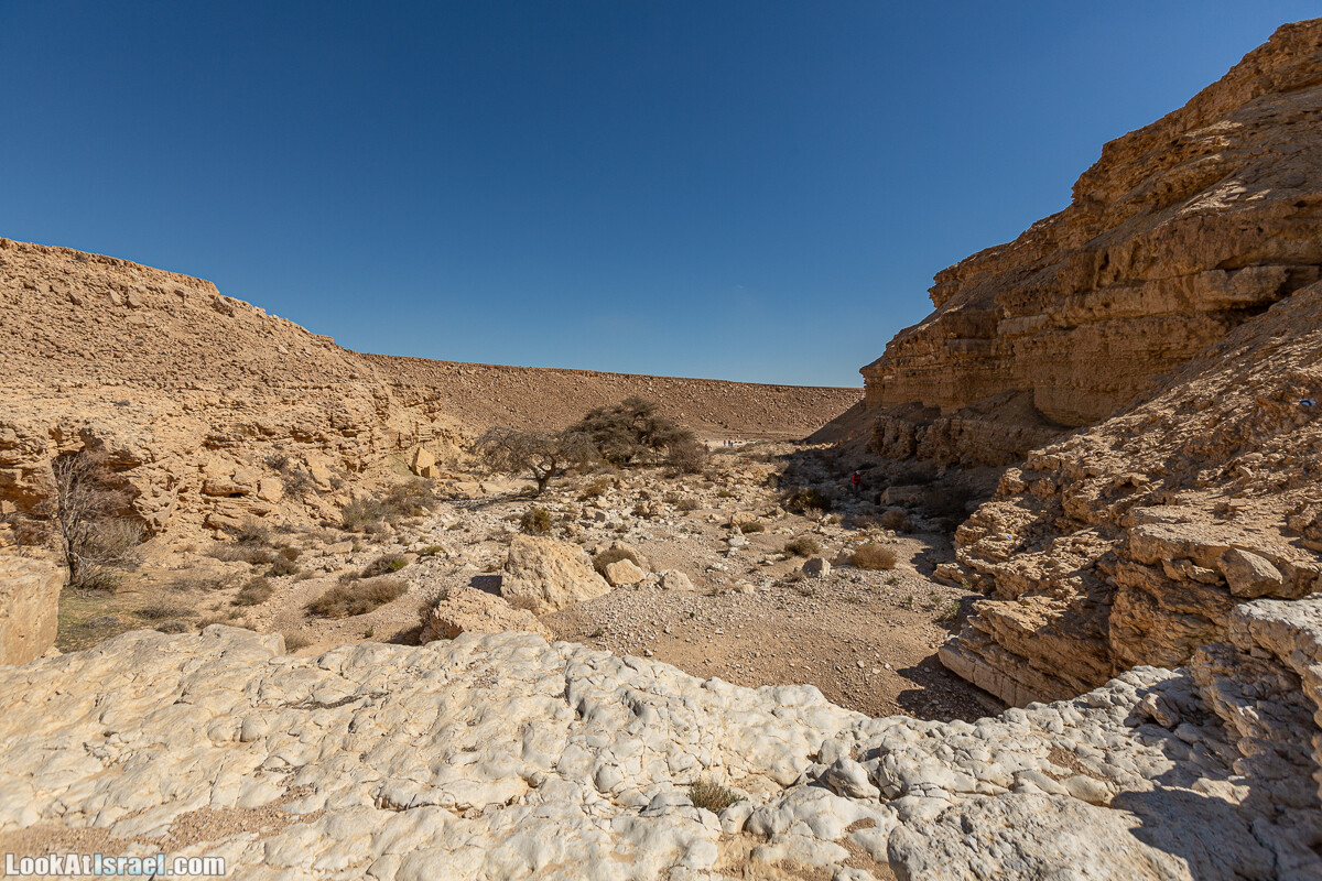 Разломы и трещины ручья Нахаль Этек | סדקים בנחל עתק | LookAtIsrael.com - Фото путешествия по Израилю