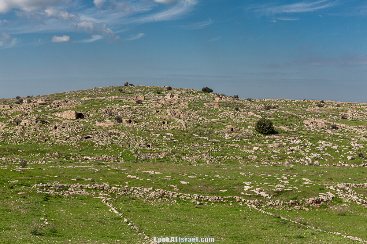 Затерянный город Умм а-Шекеф в округе Лахиш (אום א-שקף) | LookAtIsrael.com - Фото путешествия по Израилю