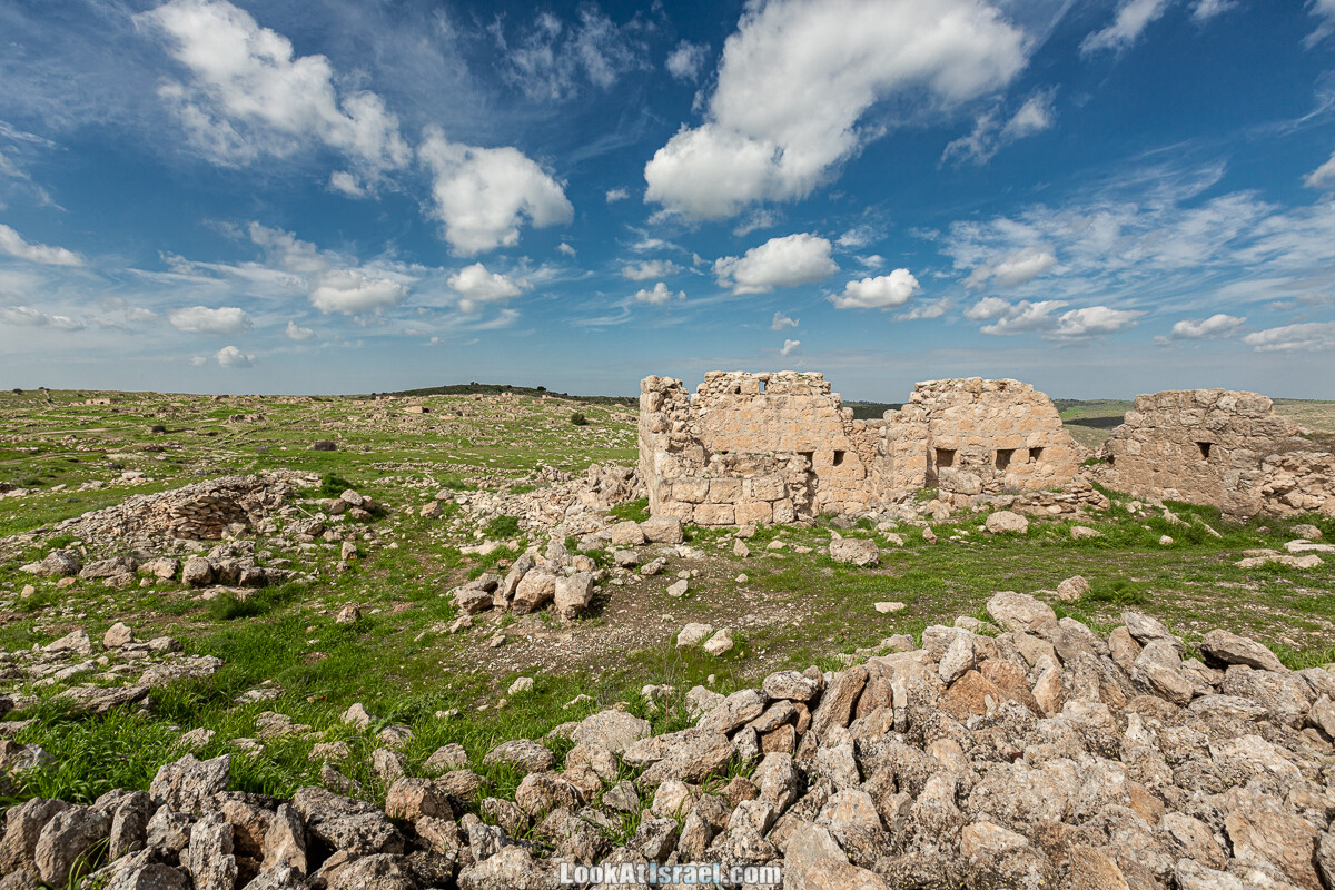 Затерянный город Умм а-Шекеф в округе Лахиш (אום א-שקף) | LookAtIsrael.com - Фото путешествия по Израилю