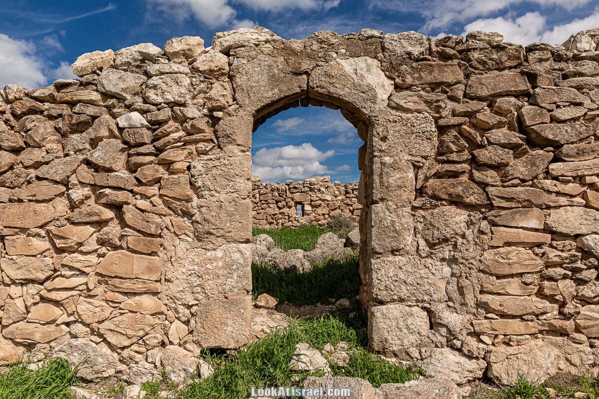 Затерянный город Умм а-Шекеф в округе Лахиш (אום א-שקף) | LookAtIsrael.com - Фото путешествия по Израилю