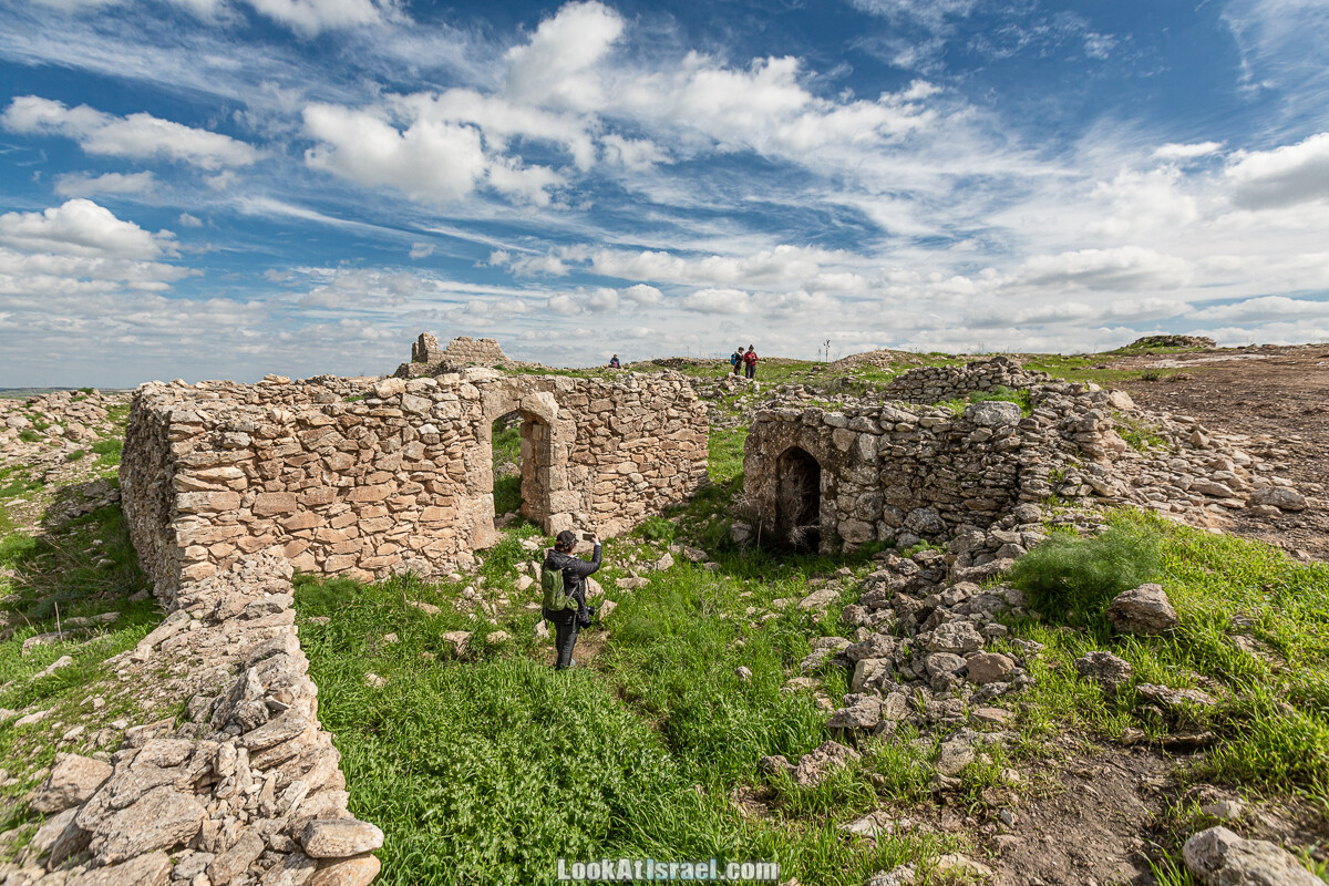 Затерянный город Умм а-Шекеф в округе Лахиш (אום א-שקף) | LookAtIsrael.com - Фото путешествия по Израилю