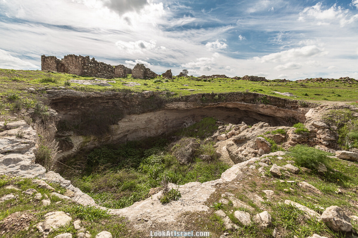 Затерянный город Умм а-Шекеф в округе Лахиш (אום א-שקף) | LookAtIsrael.com - Фото путешествия по Израилю