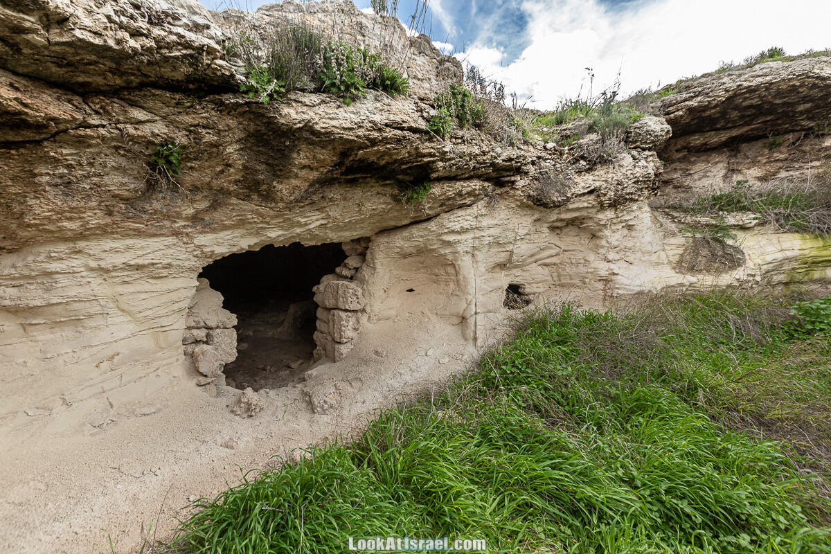 Затерянный город Умм а-Шекеф в округе Лахиш (אום א-שקף) | LookAtIsrael.com - Фото путешествия по Израилю