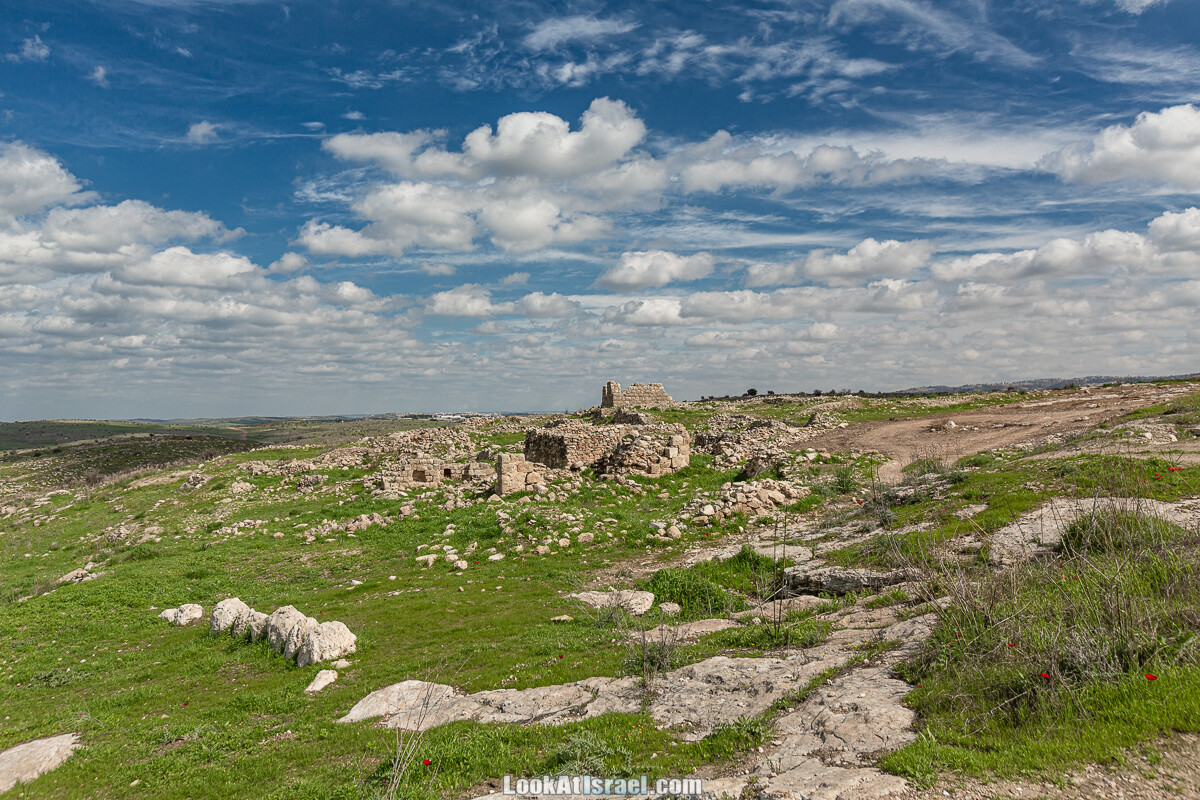 Затерянный город Умм а-Шекеф в округе Лахиш (אום א-שקף) | LookAtIsrael.com - Фото путешествия по Израилю