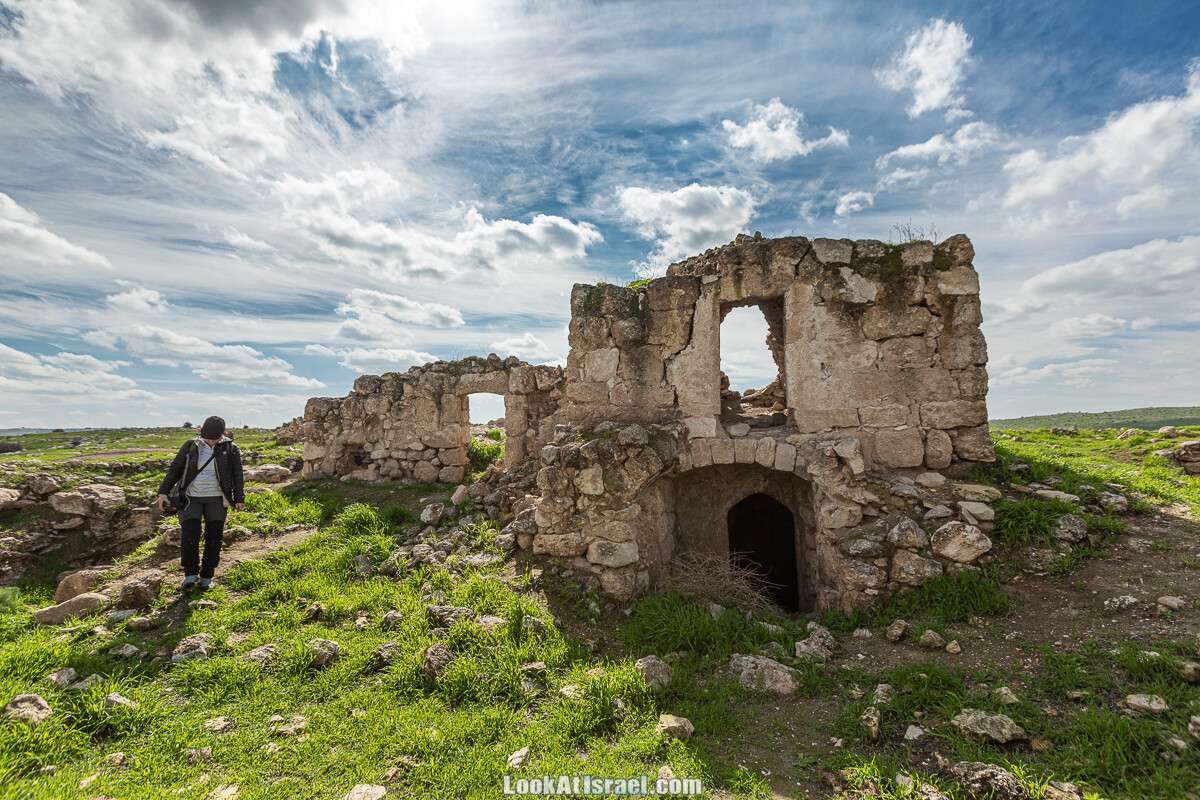 Затерянный город Умм а-Шекеф в округе Лахиш (אום א-שקף) | LookAtIsrael.com - Фото путешествия по Израилю