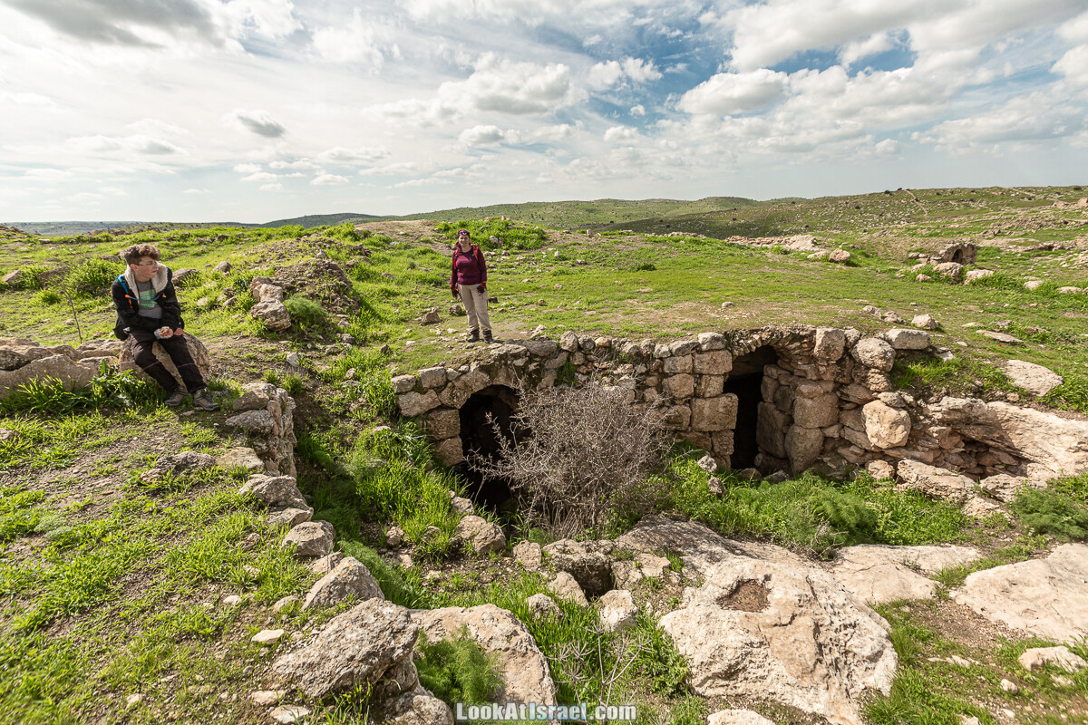 Затерянный город Умм а-Шекеф в округе Лахиш (אום א-שקף) | LookAtIsrael.com - Фото путешествия по Израилю