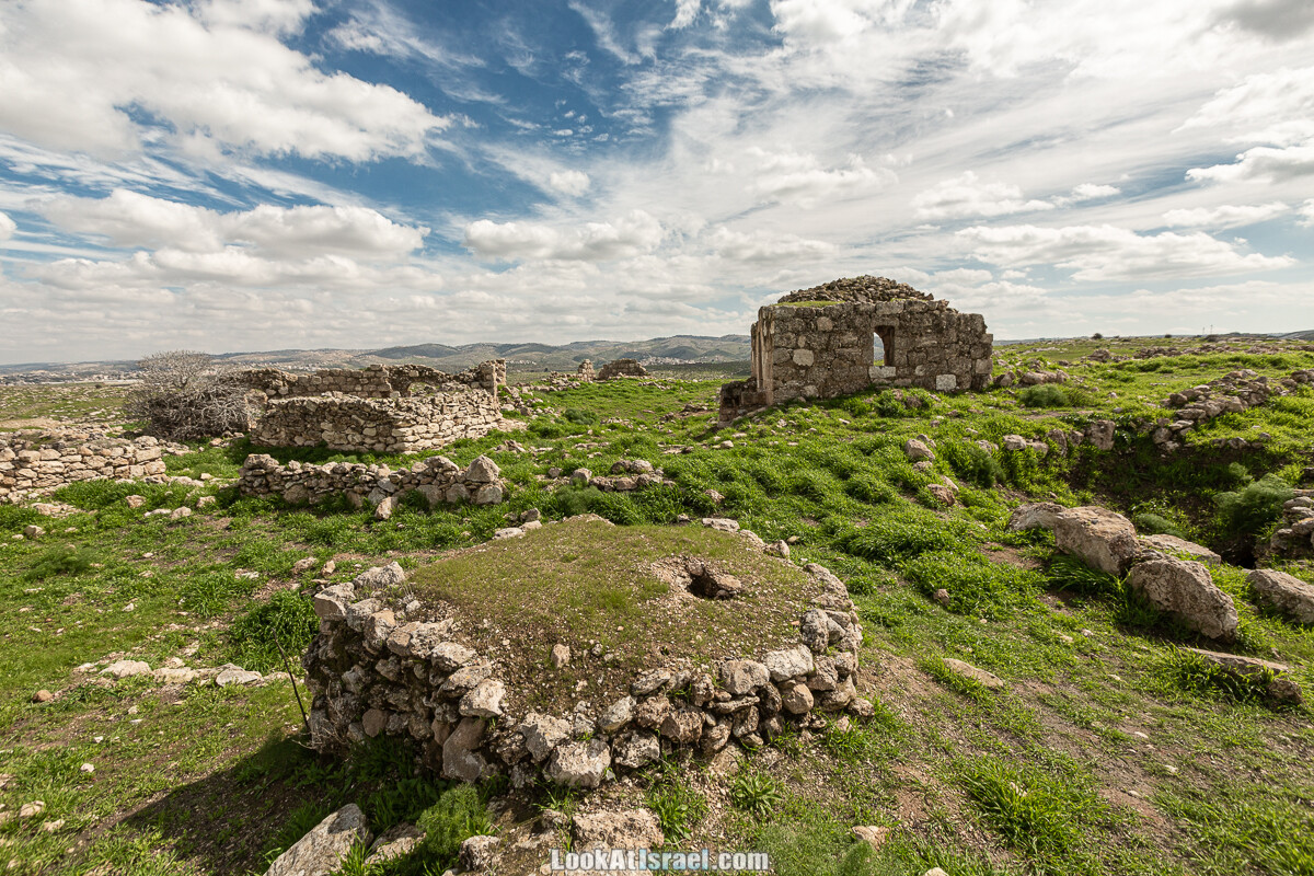 Затерянный город Умм а-Шекеф в округе Лахиш (אום א-שקף) | LookAtIsrael.com - Фото путешествия по Израилю