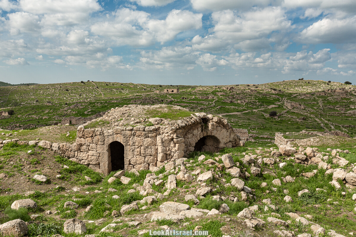 Затерянный город Умм а-Шекеф в округе Лахиш (אום א-שקף) | LookAtIsrael.com - Фото путешествия по Израилю