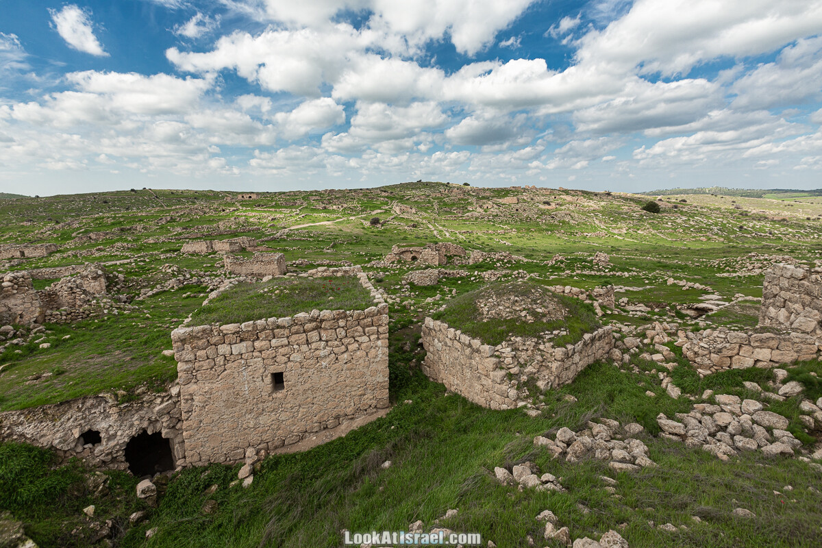 Затерянный город Умм а-Шекеф в округе Лахиш (אום א-שקף) | LookAtIsrael.com - Фото путешествия по Израилю