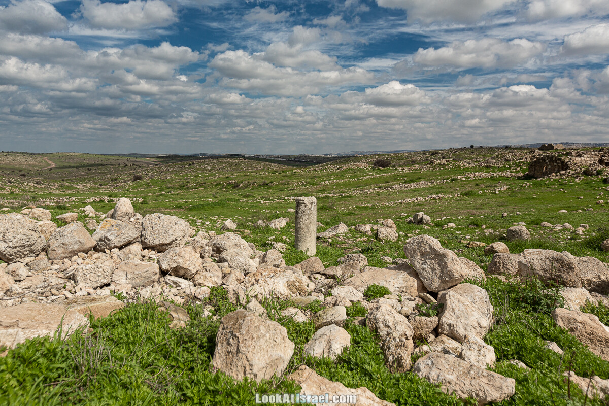 Затерянный город Умм а-Шекеф в округе Лахиш (אום א-שקף) | LookAtIsrael.com - Фото путешествия по Израилю