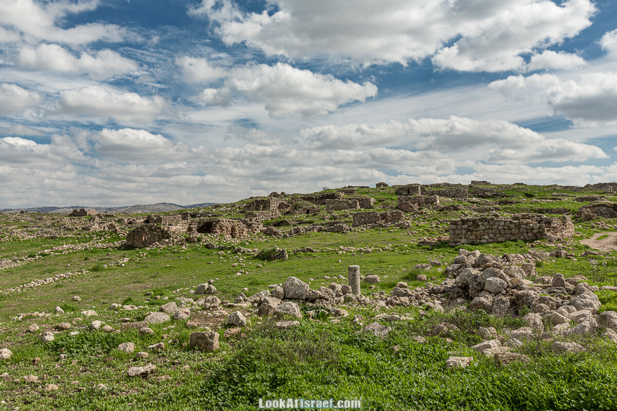 Затерянный город Умм а-Шекеф в округе Лахиш (אום א-שקף) | LookAtIsrael.com - Фото путешествия по Израилю