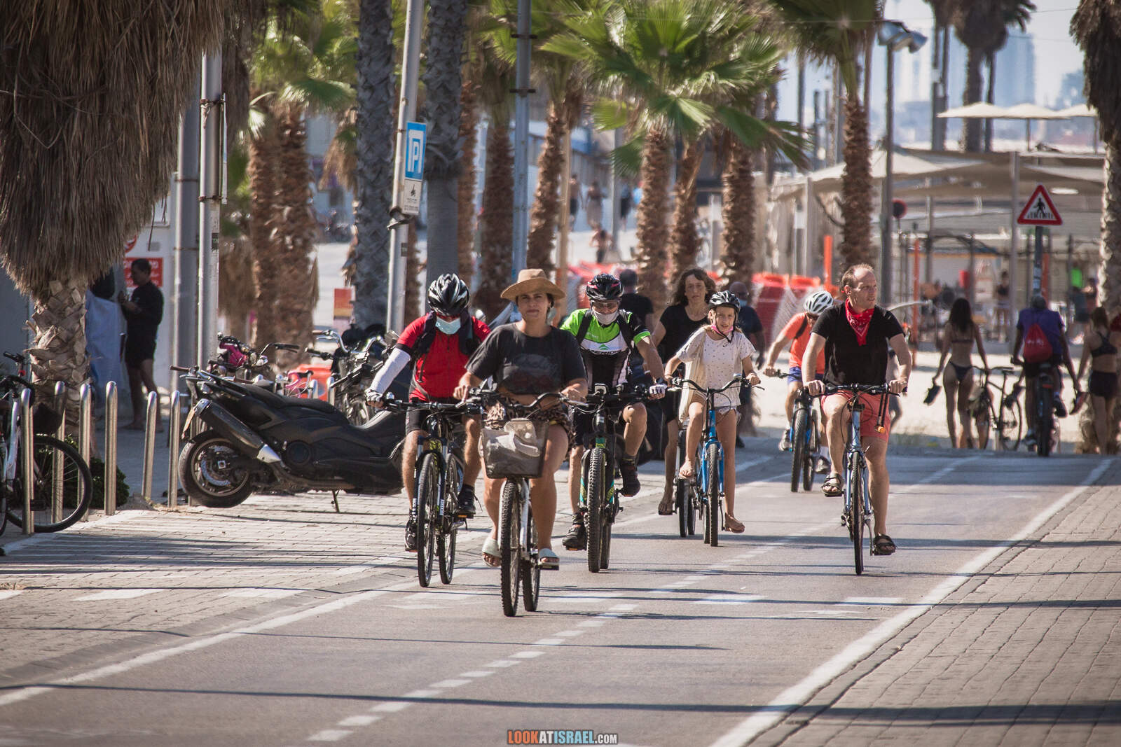 Пляжи и набережная Тель-Авива во время карантина | Lockdown on beaches of Tel Aviv | LookAtIsrael.com - Фото путешествия по Израилю