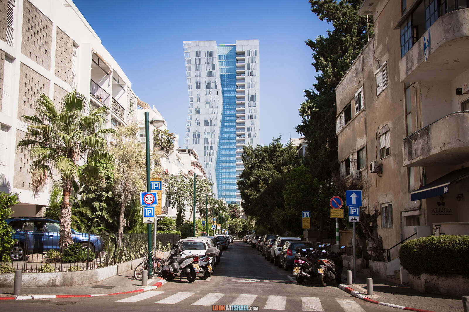 Тель-Авив, улица Дизенгофф во время карантина | Lockdown on beaches of Tel Aviv | LookAtIsrael.com - Фото путешествия по Израилю