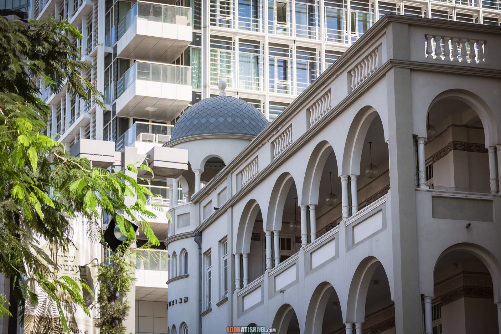 Тель-Авив, бульвар Ротшильд и театр Габими во время карантина | Lockdown on beaches of Tel Aviv | LookAtIsrael.com - Фото путешествия по Израилю