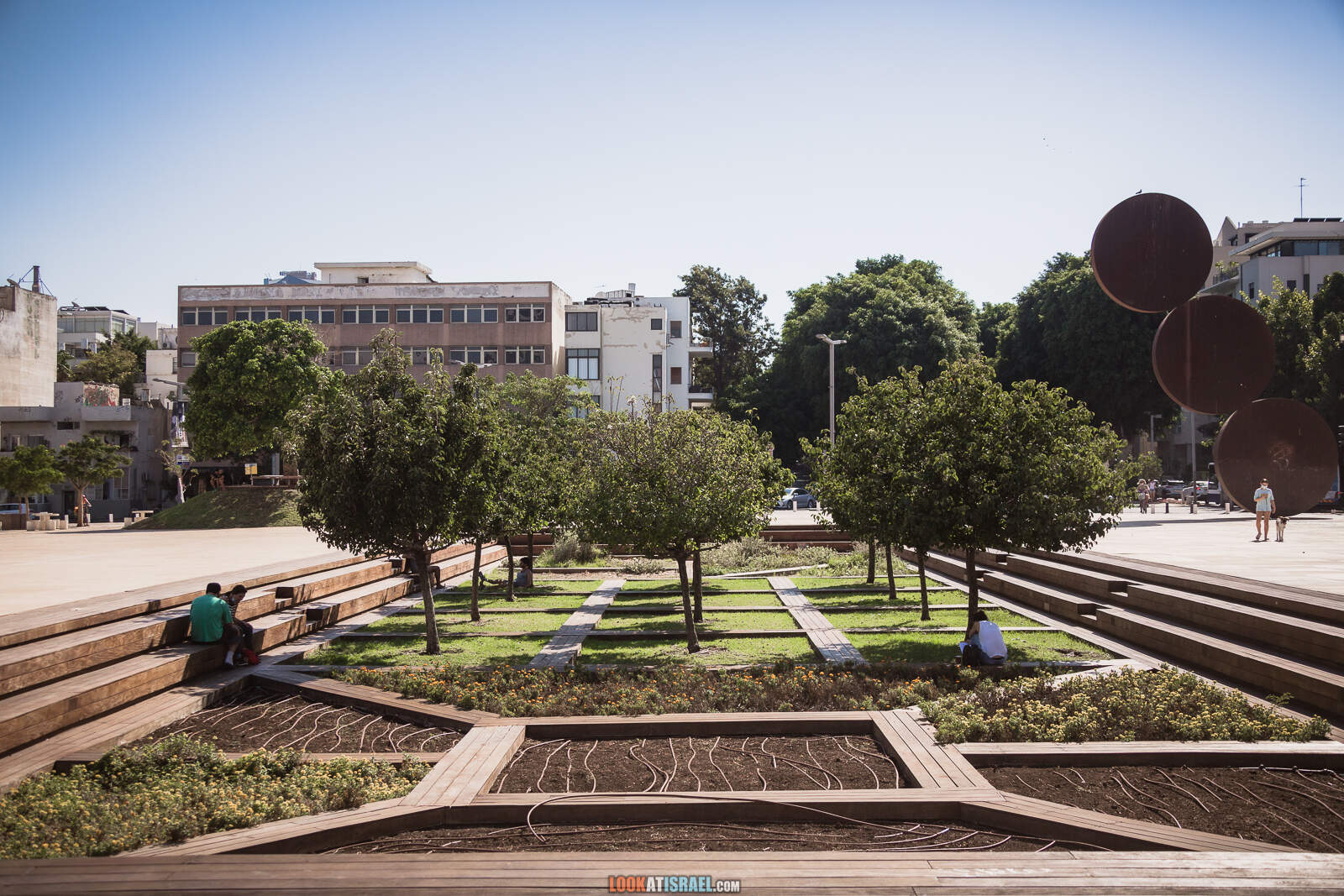 Тель-Авив, бульвар Ротшильд и театр Габими во время карантина | Lockdown on beaches of Tel Aviv | LookAtIsrael.com - Фото путешествия по Израилю