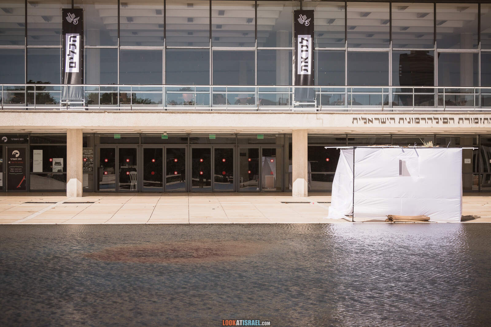 Тель-Авив, бульвар Ротшильд и театр Габими во время карантина | Lockdown on beaches of Tel Aviv | LookAtIsrael.com - Фото путешествия по Израилю