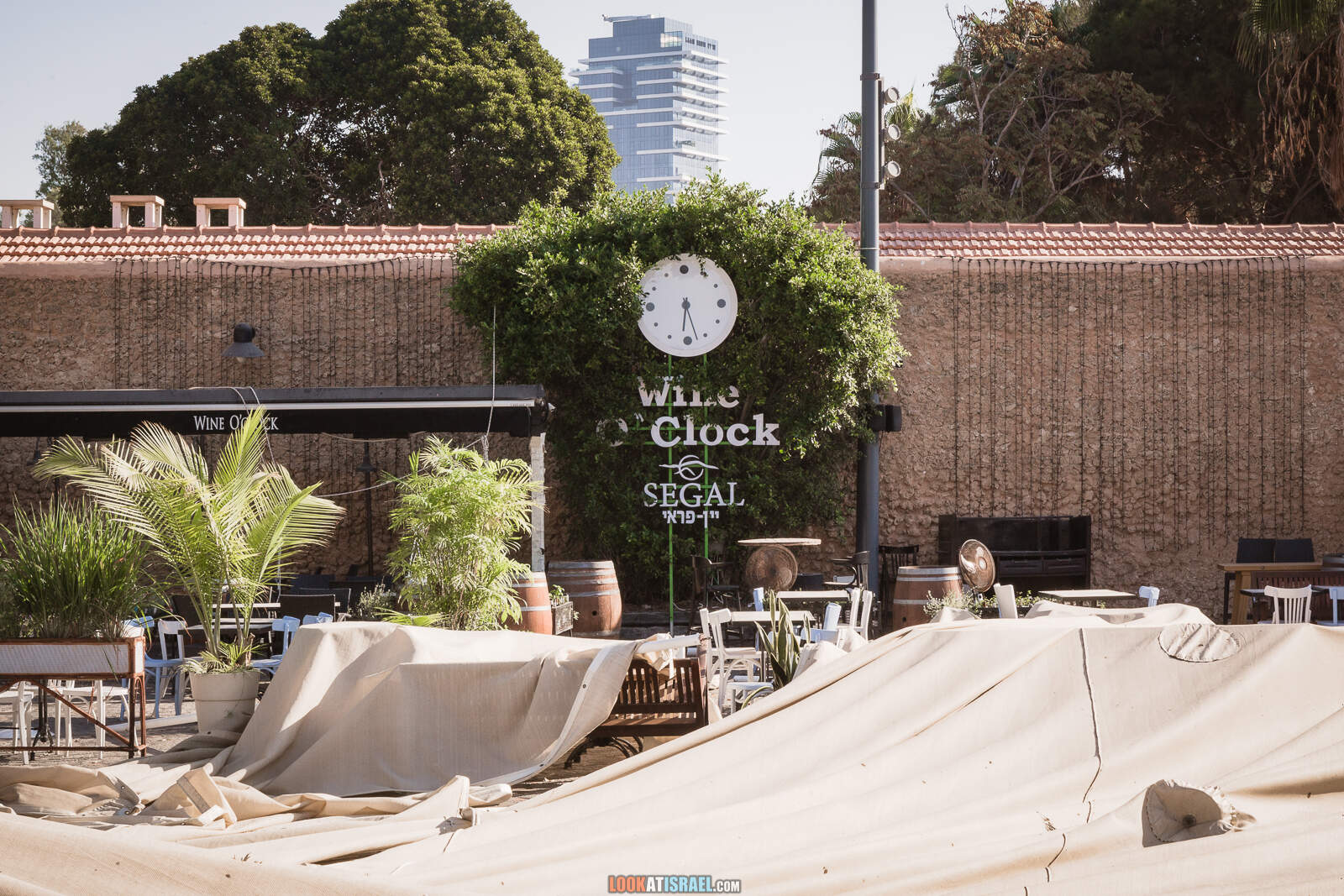 Тель-Авив, железнодорожная станция Ха-Тахана во время карантина | Lockdown on beaches of Tel Aviv | LookAtIsrael.com - Фото путешествия по Израилю