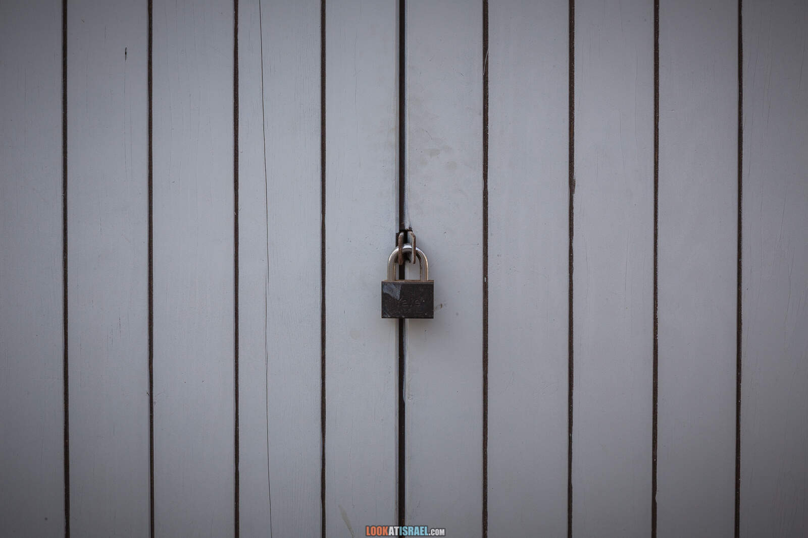 Тель-Авив, железнодорожная станция Ха-Тахана во время карантина | Lockdown on beaches of Tel Aviv | LookAtIsrael.com - Фото путешествия по Израилю