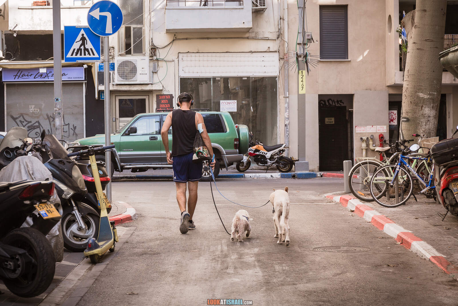 Тель-Авив, квартал Флорентин во время карантина | Lockdown in Florentin of Tel Aviv | LookAtIsrael.com - Фото путешествия по Израилю