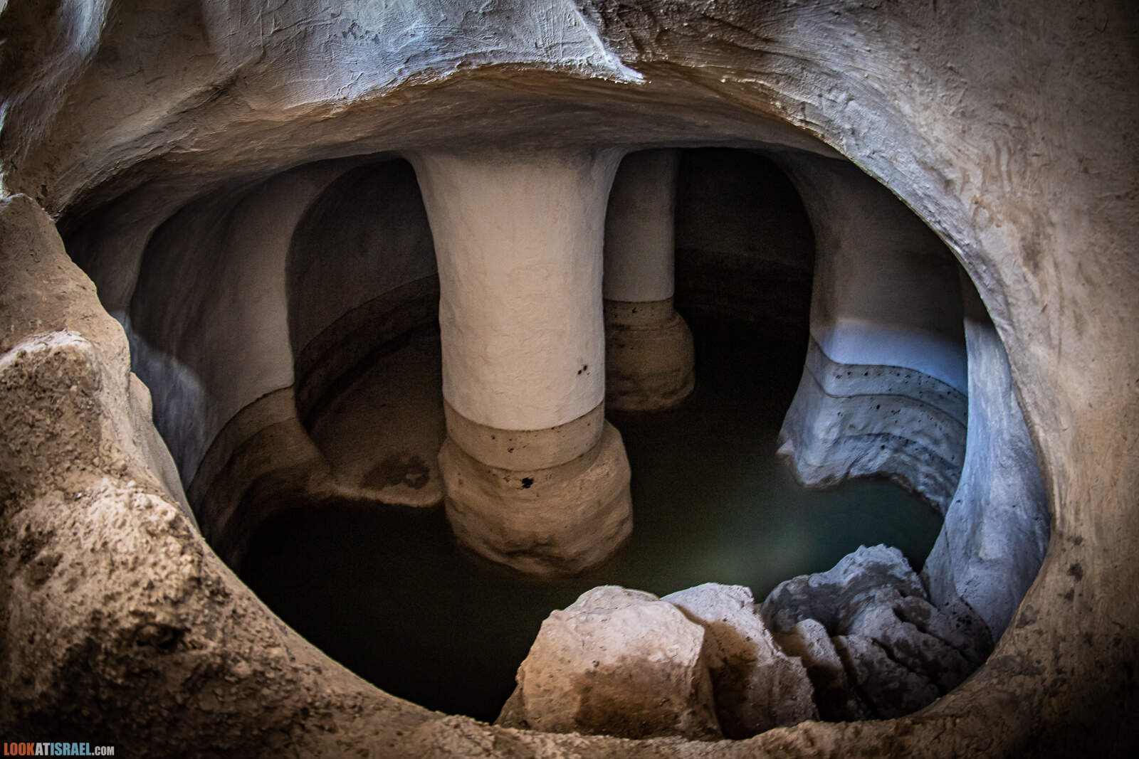 Колодцы (борот) Узиягу в Иудейской пустыне | Uzziah cisterns | מאגורת העמודים בור עוזיהו