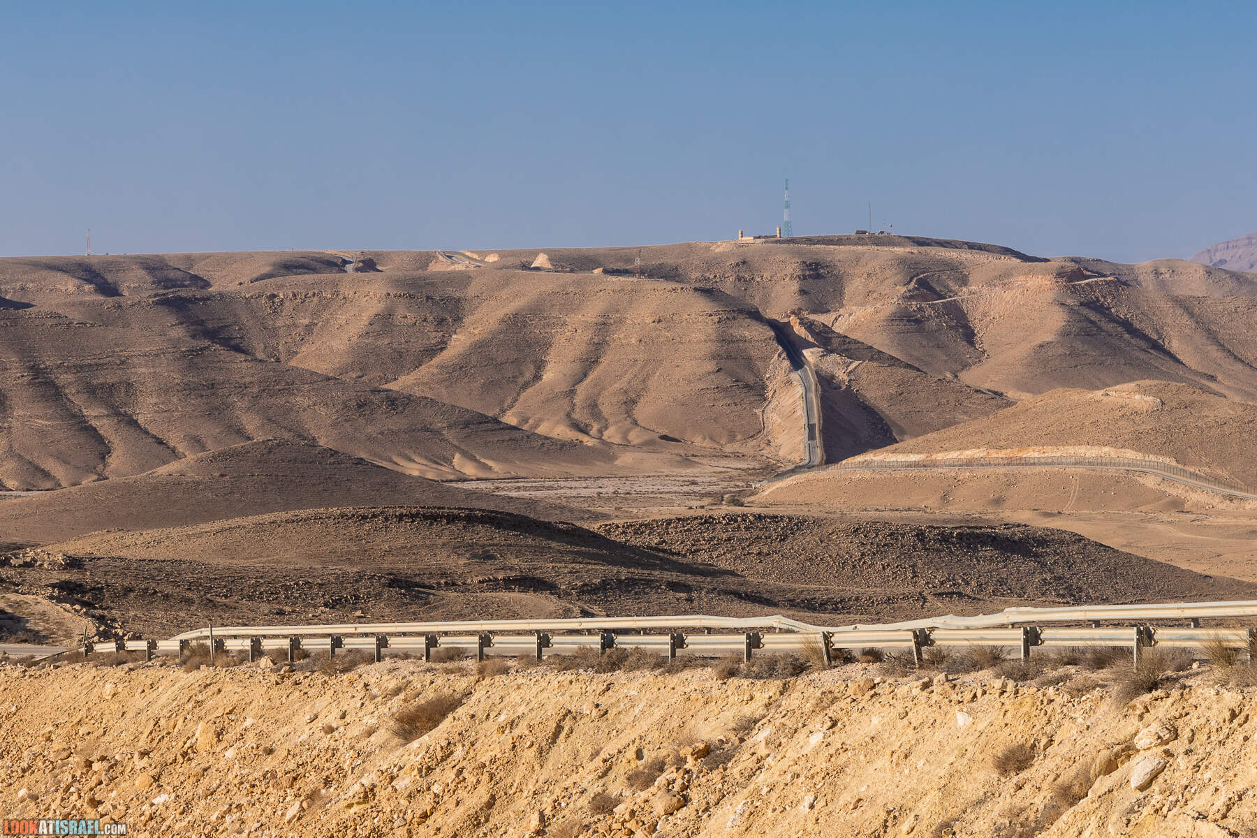 Южная часть дороги 10 вдоль границы с Египтом и Эйлатские горы - гора Берех, нахаль Метек, нахаль Ботем и Ботмим, обратная сторона долины Тимна, гигантские бульбусы в Израиле |  LookAtIsrael.com - Фото путешествия по Израилю