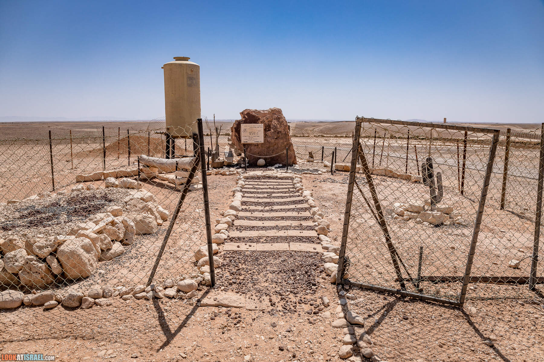 Южная часть дороги 10 вдоль границы с Египтом и Эйлатские горы - гора Берех, нахаль Метек, нахаль Ботем и Ботмим, обратная сторона долины Тимна, гигантские бульбусы в Израиле