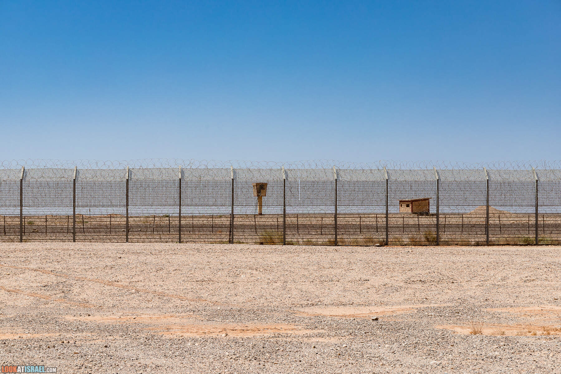 Южная часть дороги 10 вдоль границы с Египтом и Эйлатские горы - гора Берех, нахаль Метек, нахаль Ботем и Ботмим, обратная сторона долины Тимна, гигантские бульбусы в Израиле |  LookAtIsrael.com - Фото путешествия по Израилю