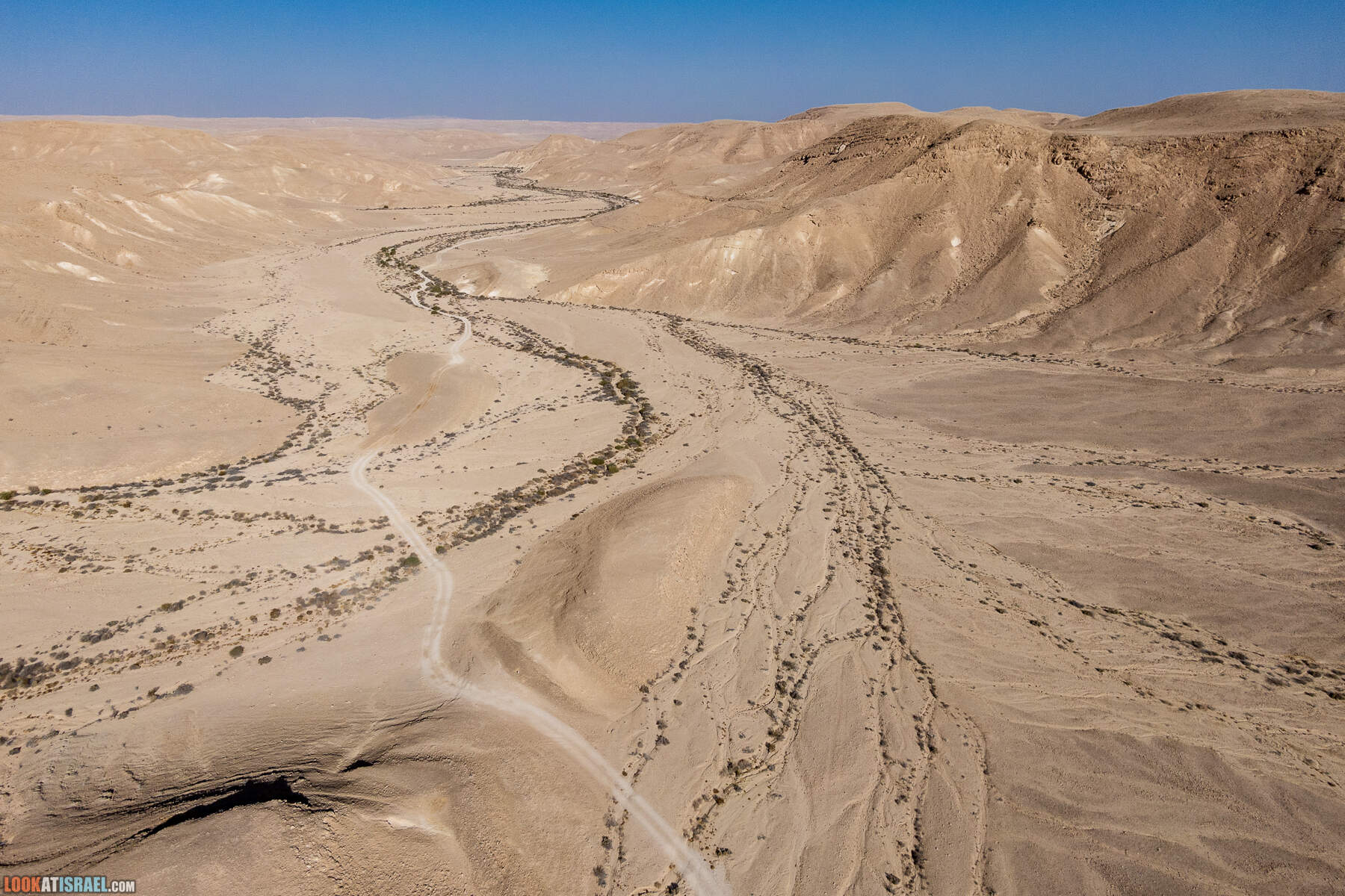 Южная часть дороги 10 вдоль границы с Египтом и Эйлатские горы - гора Берех, нахаль Метек, нахаль Ботем и Ботмим, обратная сторона долины Тимна, гигантские бульбусы в Израиле |  LookAtIsrael.com - Фото путешествия по Израилю