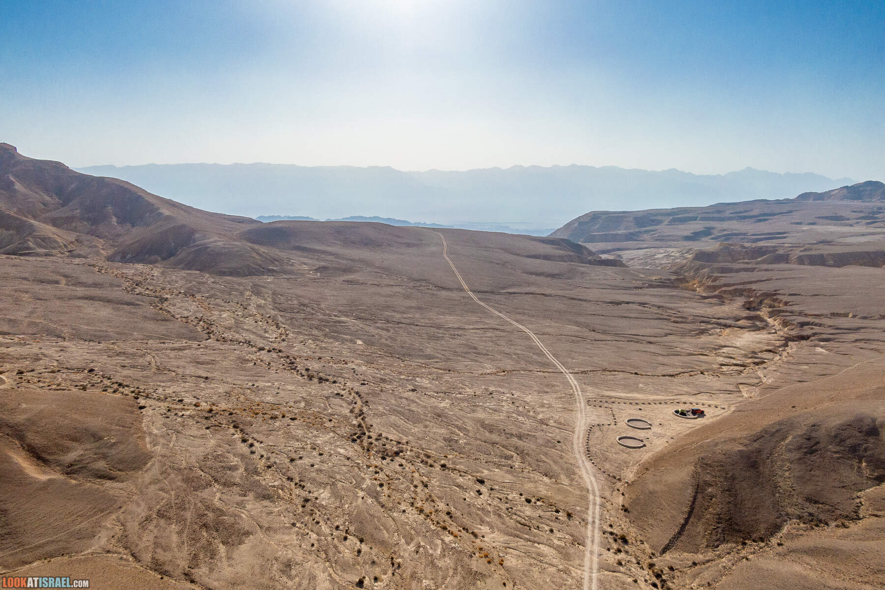 Южная часть дороги 10 вдоль границы с Египтом и Эйлатские горы - гора Берех, нахаль Метек, нахаль Ботем и Ботмим, обратная сторона долины Тимна, гигантские бульбусы в Израиле |  LookAtIsrael.com - Фото путешествия по Израилю