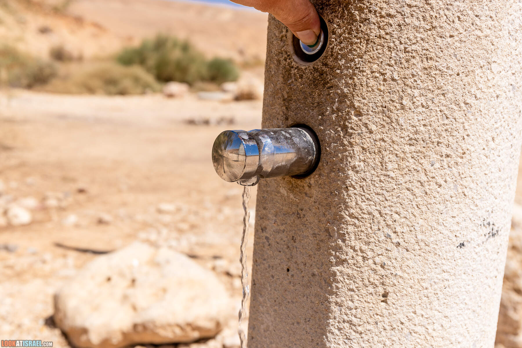 Южная часть дороги 10 вдоль границы с Египтом и Эйлатские горы - гора Берех, нахаль Метек, нахаль Ботем и Ботмим, обратная сторона долины Тимна, гигантские бульбусы в Израиле |  LookAtIsrael.com - Фото путешествия по Израилю