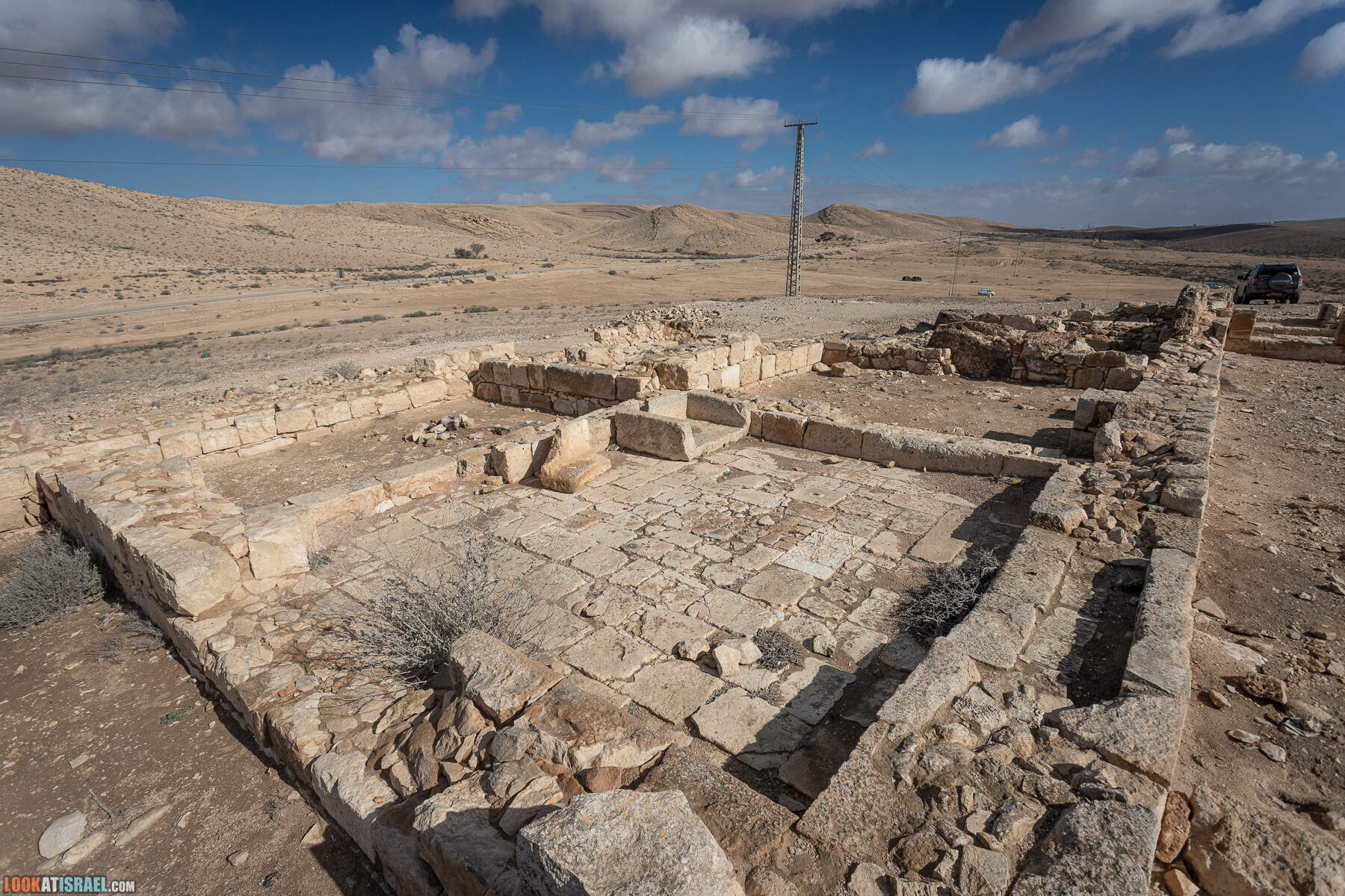 Путешествие на внедорожниках по пустыне. Ручей Нахаль Хацац, колодцы Хацац, Хирбет Хацац. Необычный вид на Большой махтеш