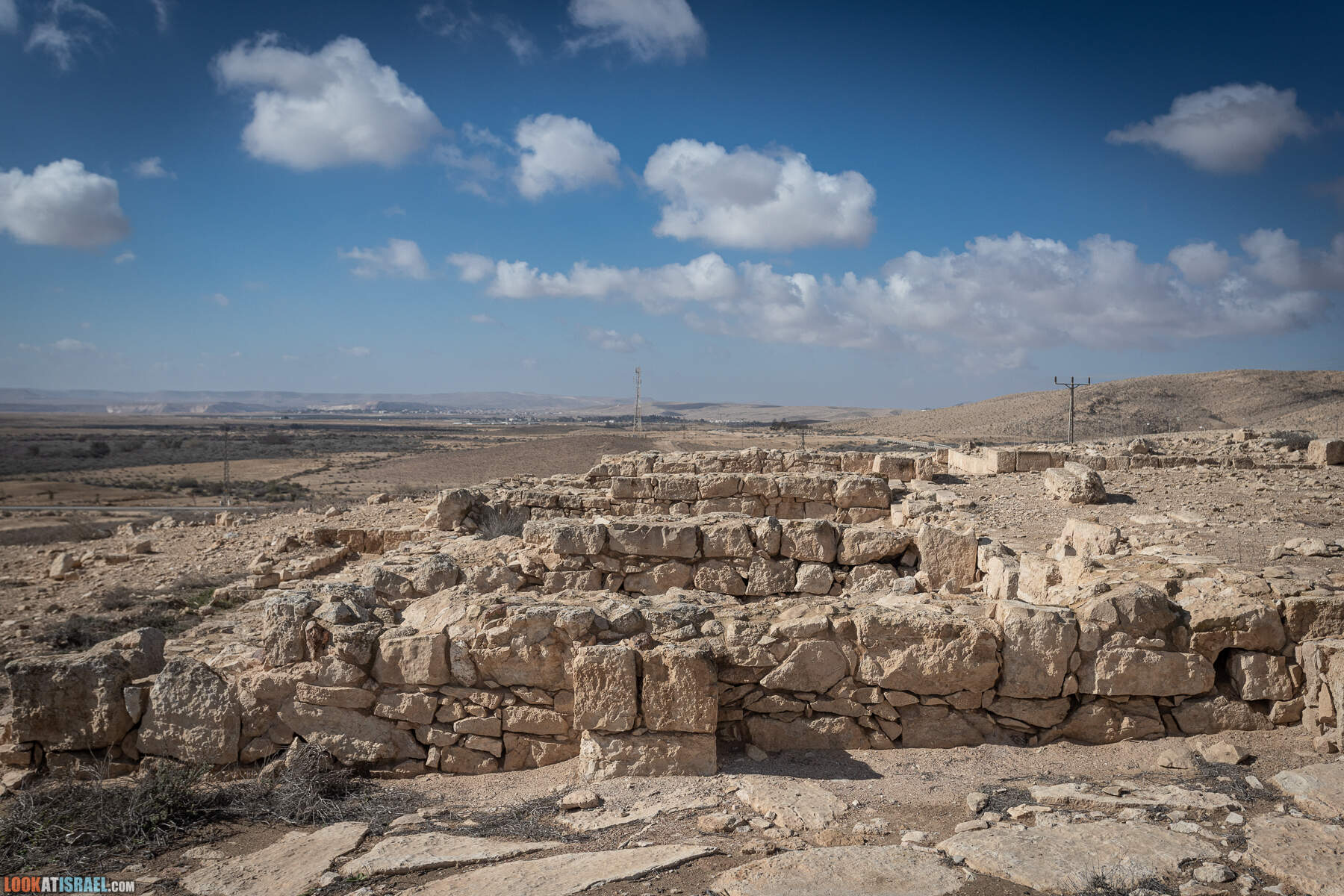 Путешествие на внедорожниках по пустыне. Ручей Нахаль Хацац, колодцы Хацац, Хирбет Хацац. Необычный вид на Большой махтеш