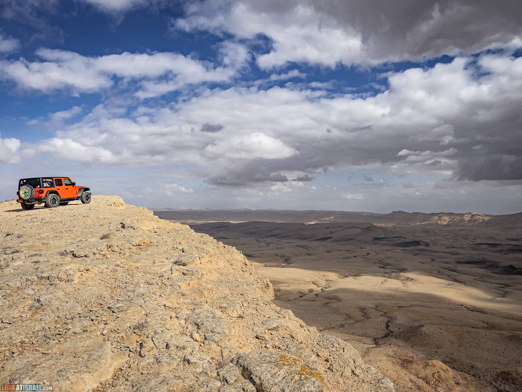 Путешествие на внедорожниках по пустыне. Ручей Нахаль Хацац, колодцы Хацац, Хирбет Хацац. Необычный вид на Большой махтеш